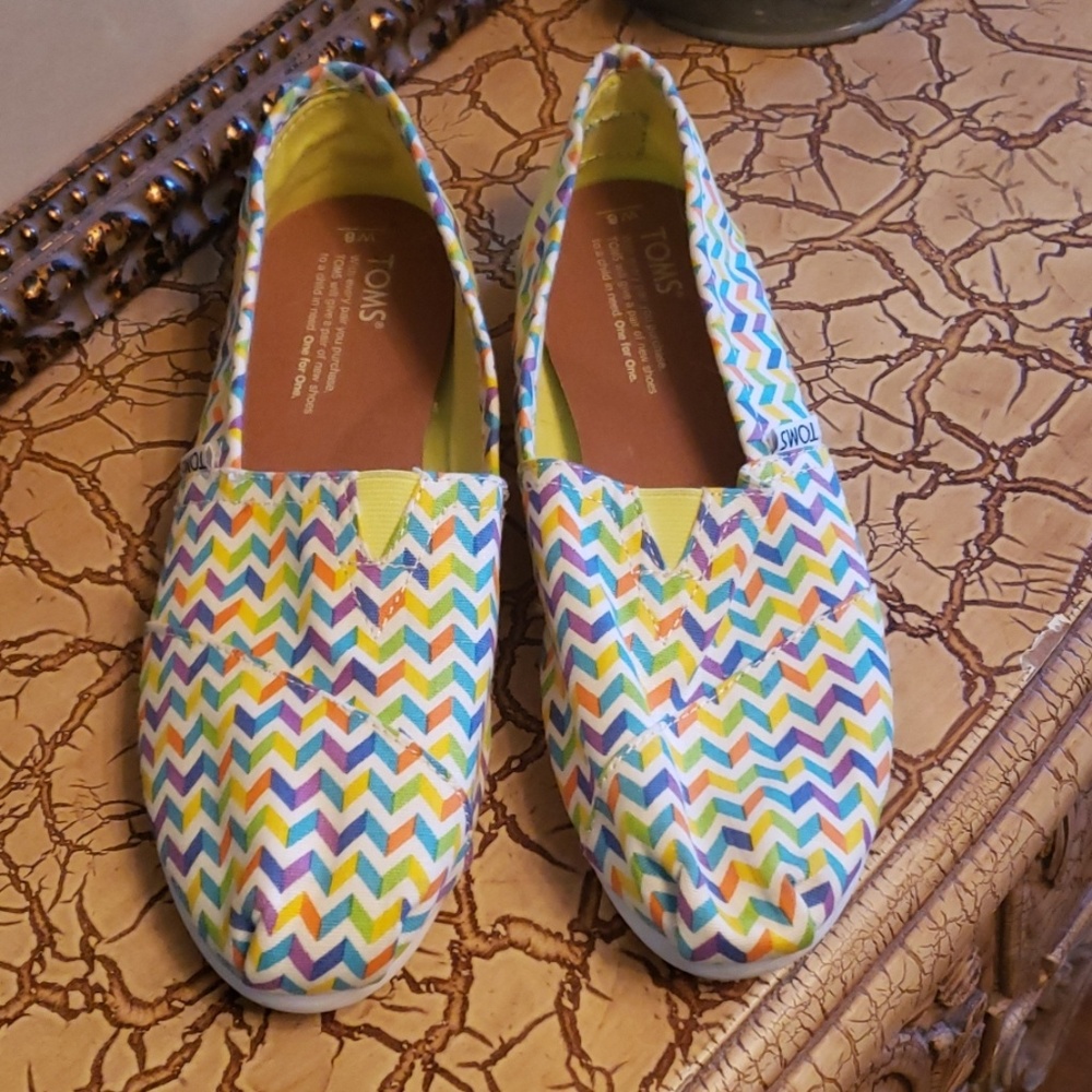 Toms NWOT